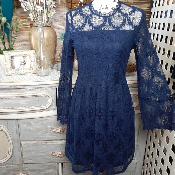 Navy Blue Lace Dress - Picture 4 of 4